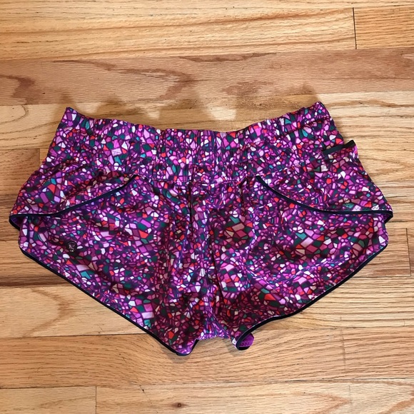 Lululemon Athletica Reversible Women’s Short ( Size 4) Color Purple - Picture 2 of 6